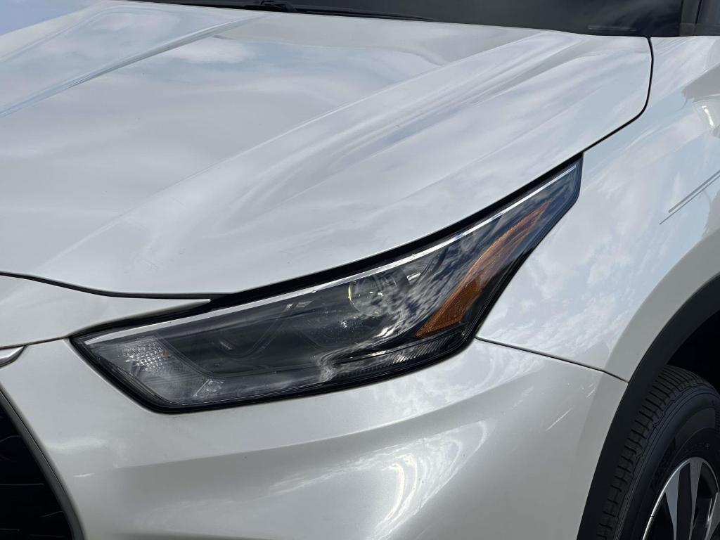 used 2022 Toyota Highlander car, priced at $36,999