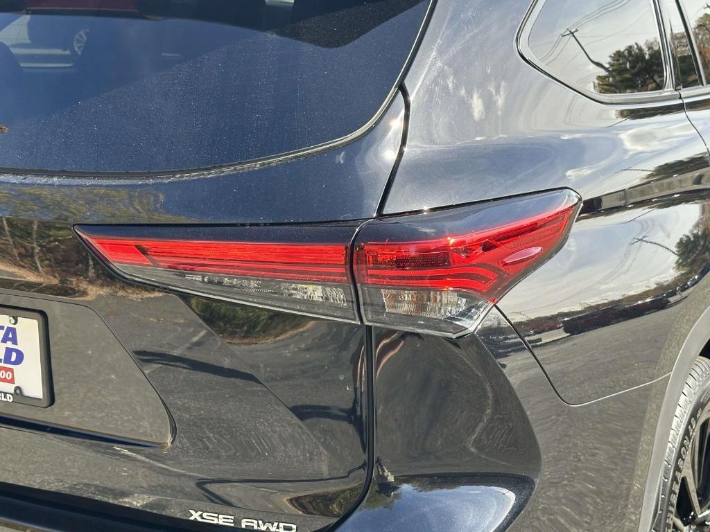 used 2023 Toyota Highlander car, priced at $40,499
