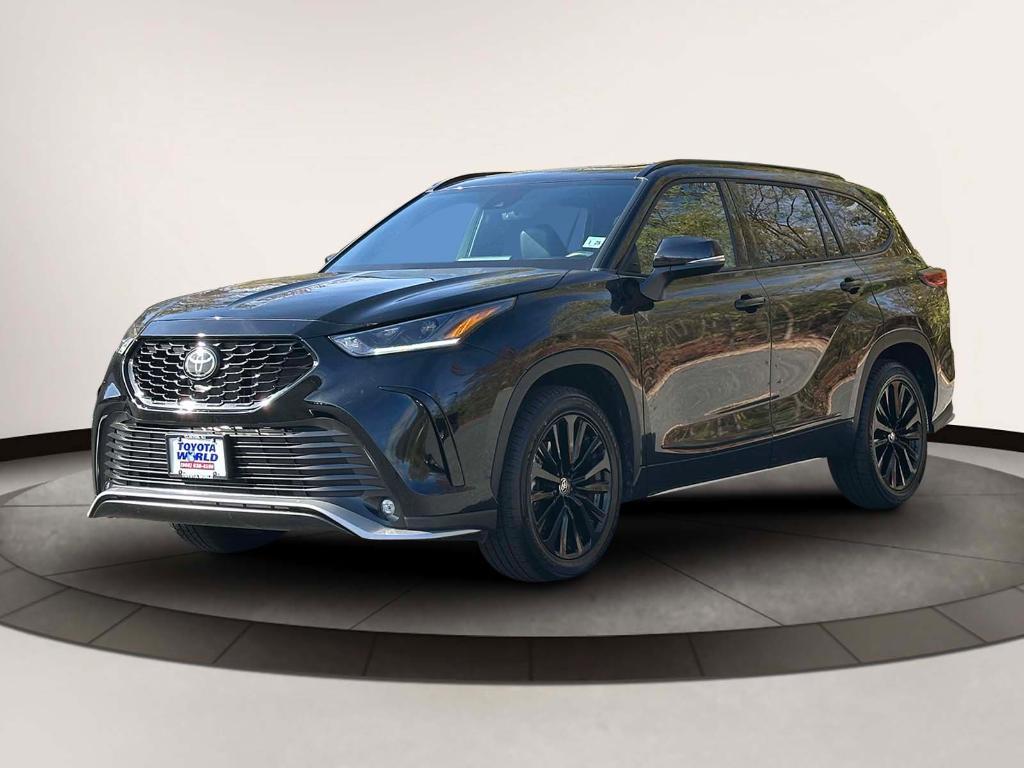 used 2023 Toyota Highlander car, priced at $40,499