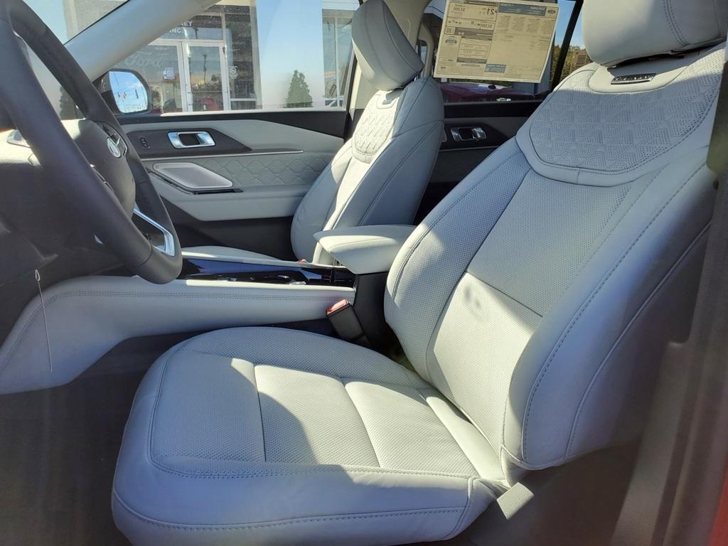 new 2025 Ford Explorer car, priced at $55,401