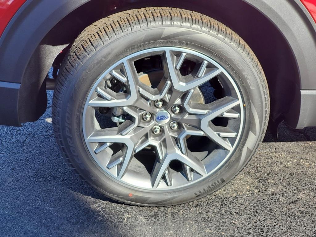new 2025 Ford Explorer car, priced at $55,401