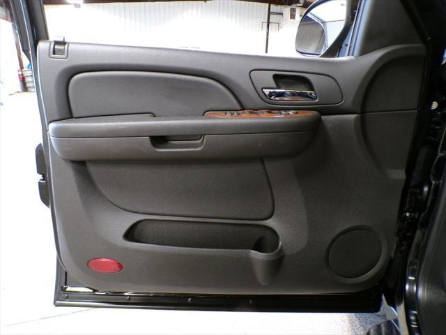 used 2007 Chevrolet Suburban car, priced at $14,995