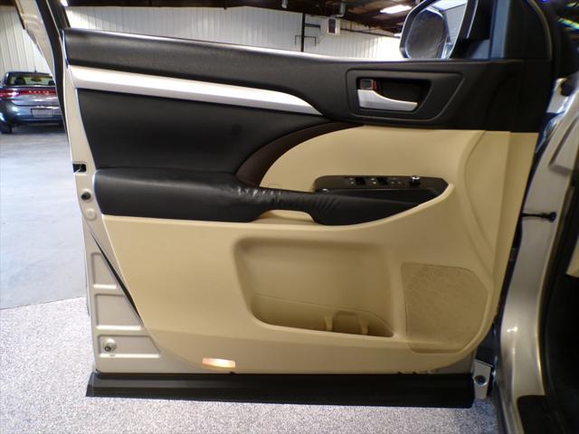 used 2015 Toyota Highlander car, priced at $13,995
