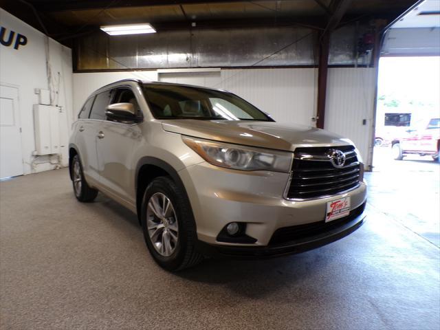 used 2015 Toyota Highlander car, priced at $13,995