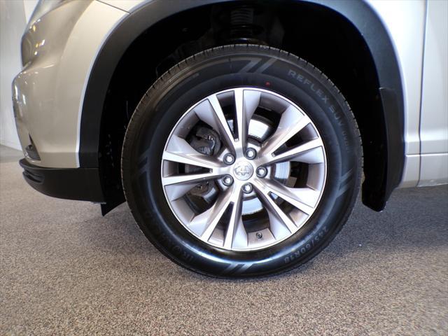 used 2015 Toyota Highlander car, priced at $13,995