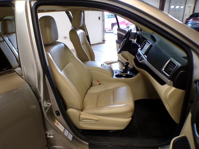 used 2015 Toyota Highlander car, priced at $13,995