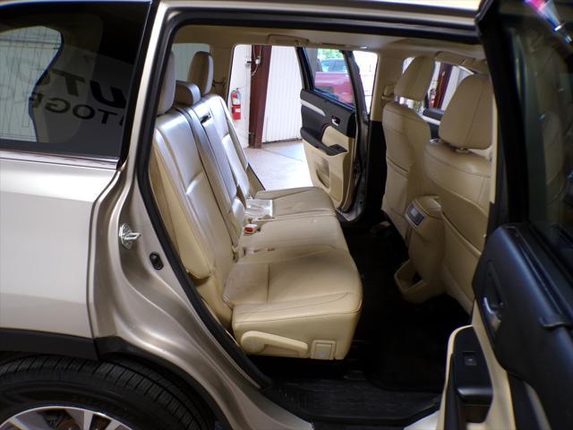 used 2015 Toyota Highlander car, priced at $13,995