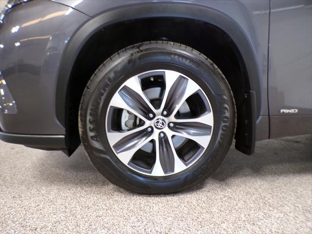 used 2021 Toyota Highlander Hybrid car, priced at $29,995