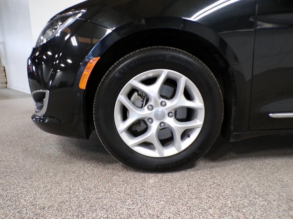 used 2018 Chrysler Pacifica car, priced at $12,995