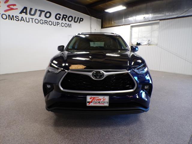 used 2021 Toyota Highlander car, priced at $32,995