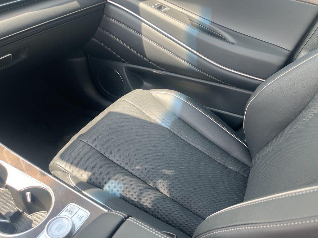 new 2025 Genesis GV80 car, priced at $69,947