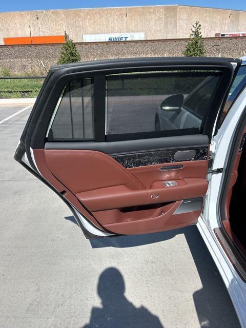 new 2025 Genesis G90 car, priced at $102,290