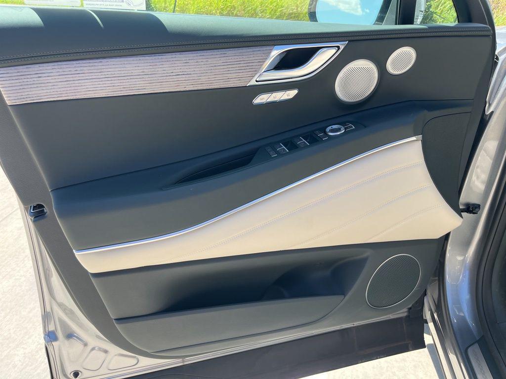 new 2025 Genesis GV80 car, priced at $78,700