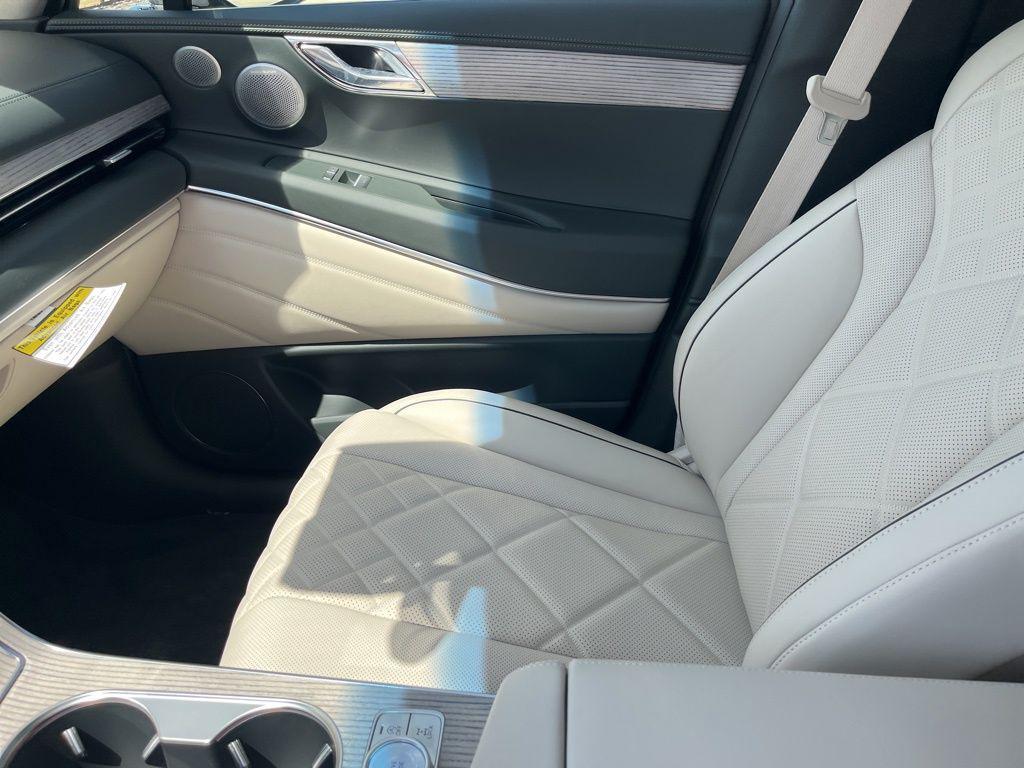 new 2025 Genesis GV80 car, priced at $78,700