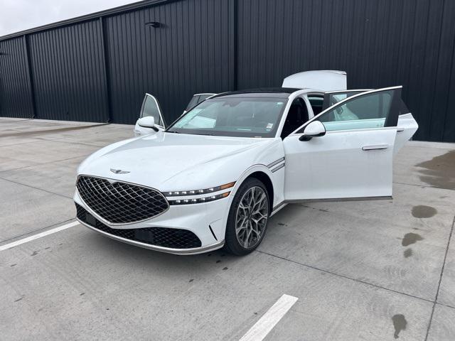 new 2025 Genesis G90 car, priced at $98,100