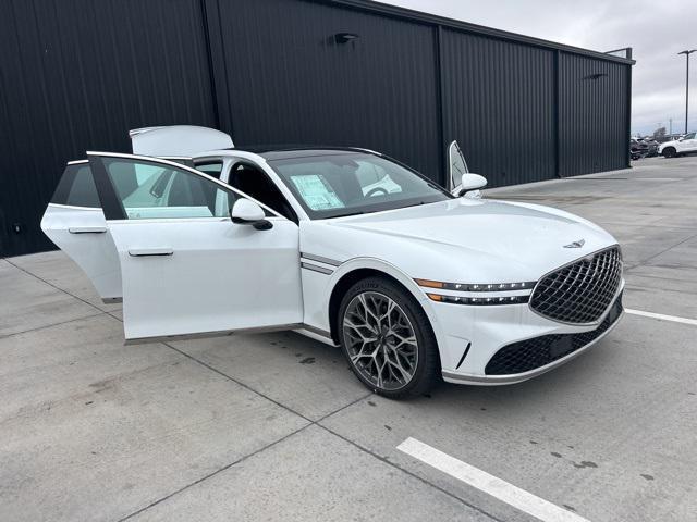 new 2025 Genesis G90 car, priced at $98,100