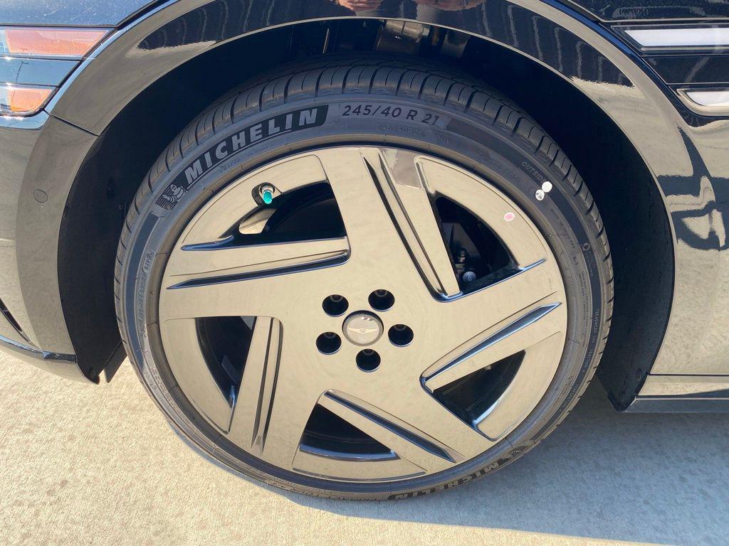 new 2026 Genesis G90 car, priced at $107,895