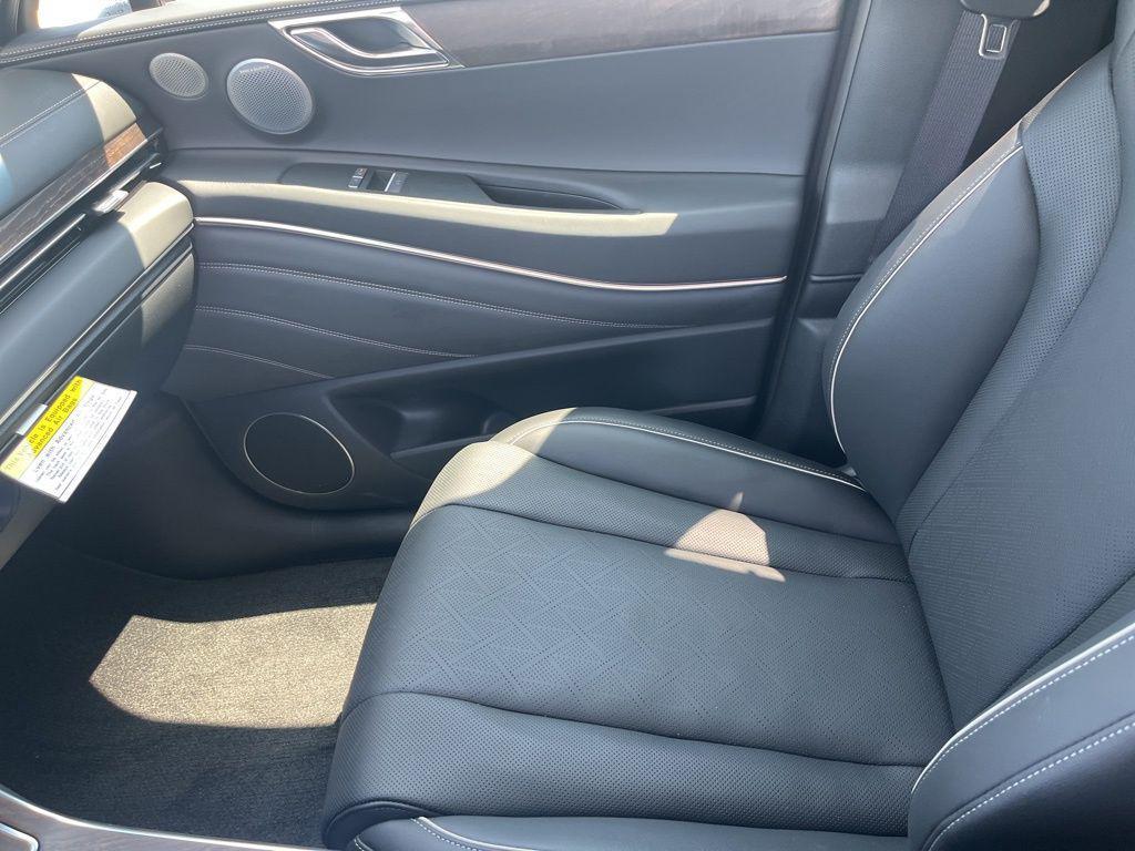 new 2025 Genesis GV80 car, priced at $70,227