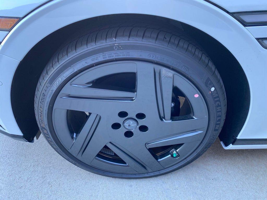 new 2026 Genesis G90 car, priced at $108,265