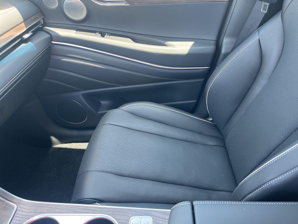 new 2025 Genesis GV80 car, priced at $70,437
