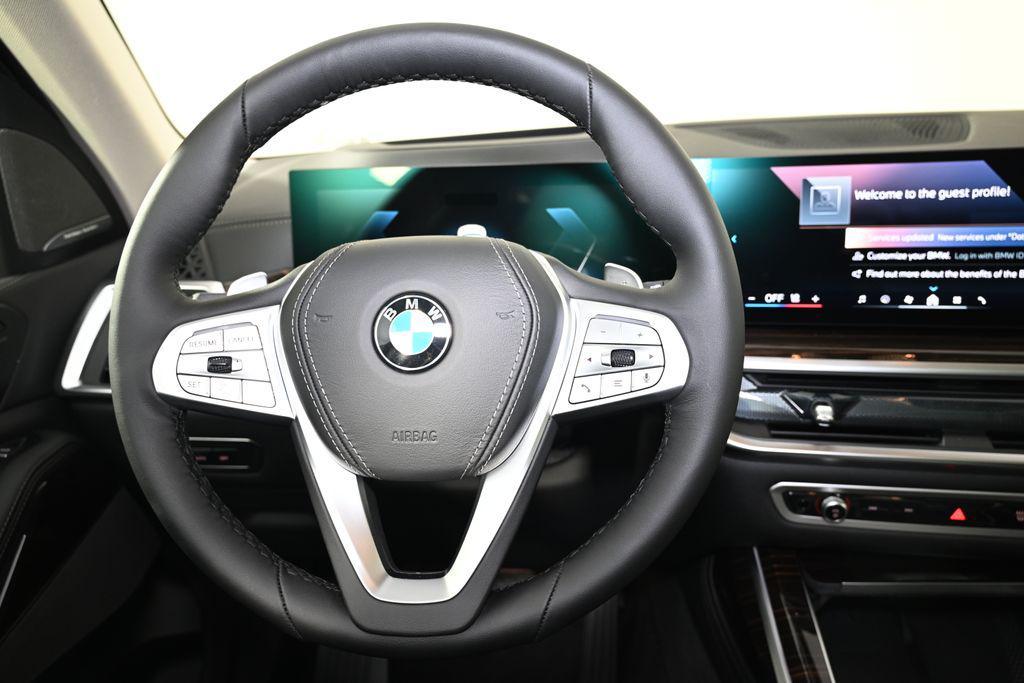 new 2026 BMW X7 car, priced at $93,625