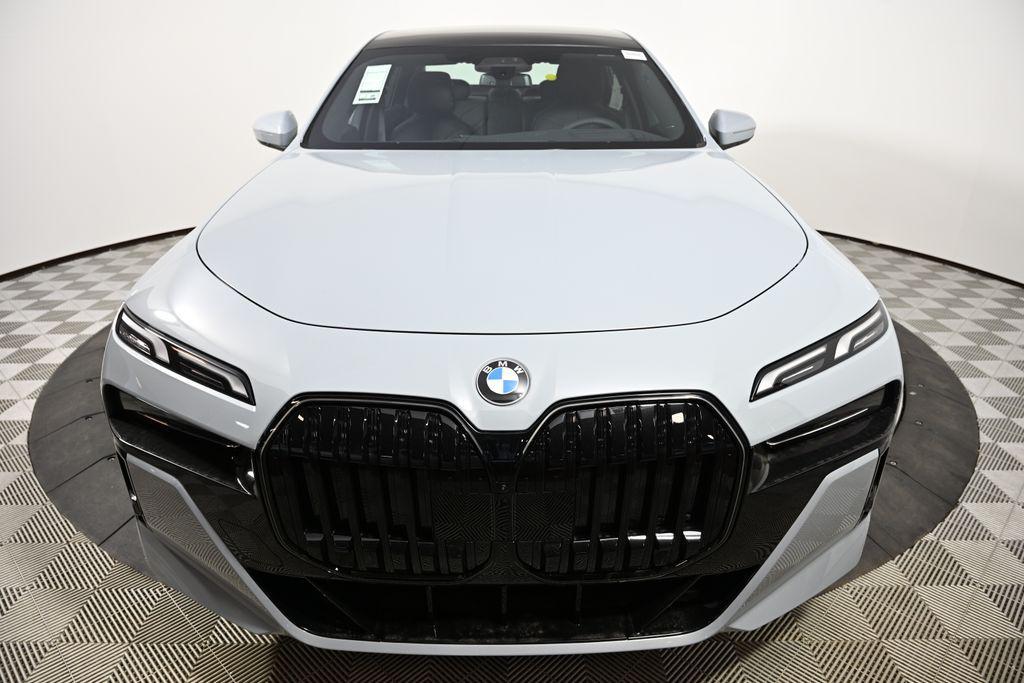 new 2025 BMW 760 car, priced at $127,925
