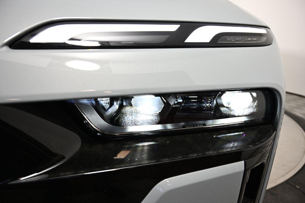 new 2025 BMW 760 car, priced at $127,925