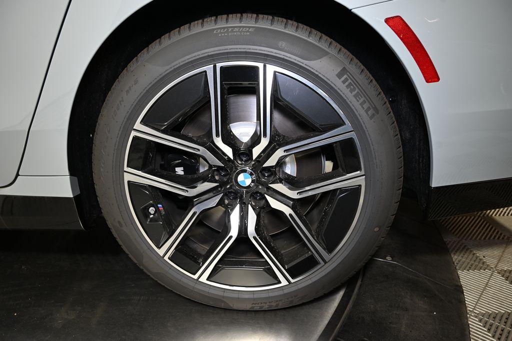 new 2025 BMW 760 car, priced at $127,925