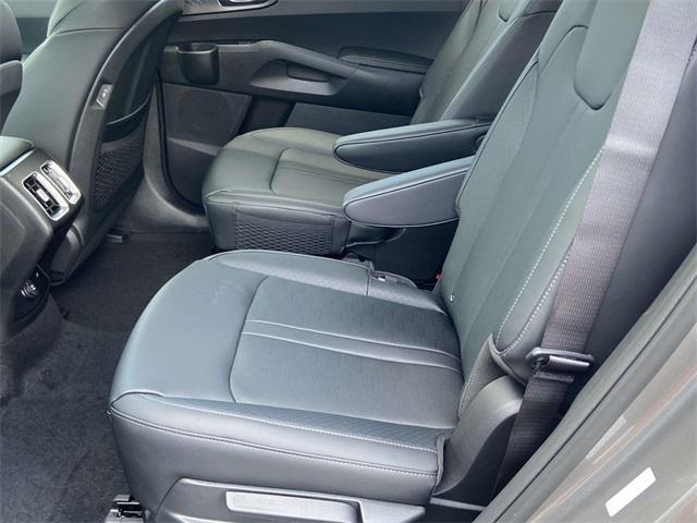 new 2025 Kia Sorento Hybrid car, priced at $40,330