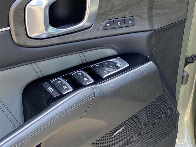 used 2025 Kia Sorento car, priced at $37,989