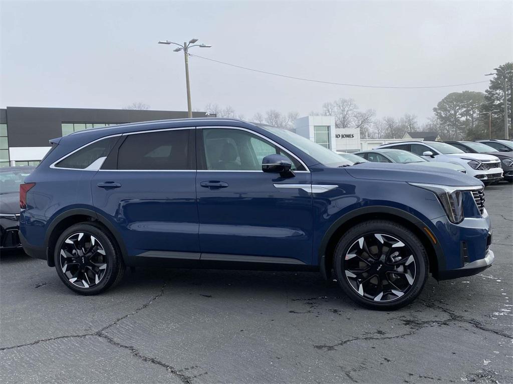 new 2025 Kia Sorento car, priced at $41,525