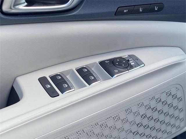 new 2025 Kia Carnival Hybrid car, priced at $45,680