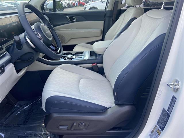 new 2025 Kia Carnival Hybrid car, priced at $45,680