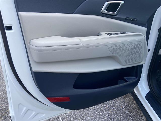 new 2025 Kia Carnival Hybrid car, priced at $45,680