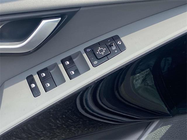 new 2025 Kia Niro car, priced at $33,660