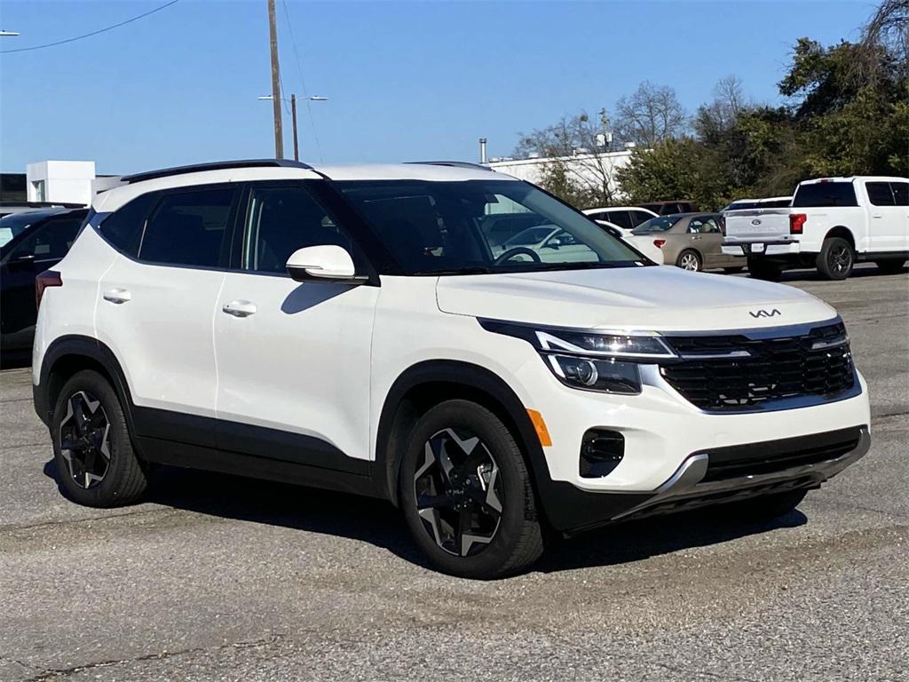 new 2025 Kia Seltos car, priced at $28,050
