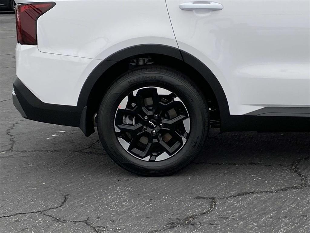 new 2025 Kia Sorento car, priced at $37,155