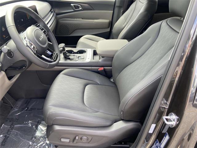 new 2025 Kia Carnival car, priced at $40,985