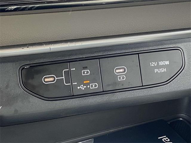 new 2025 Kia Carnival car, priced at $40,985