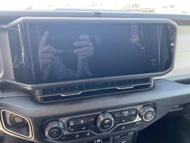 new 2025 Jeep Gladiator car, priced at $49,550