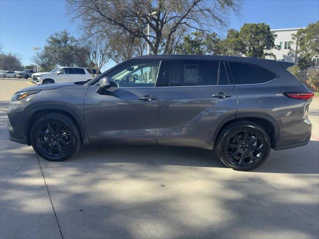 used 2022 Toyota Highlander car, priced at $26,388