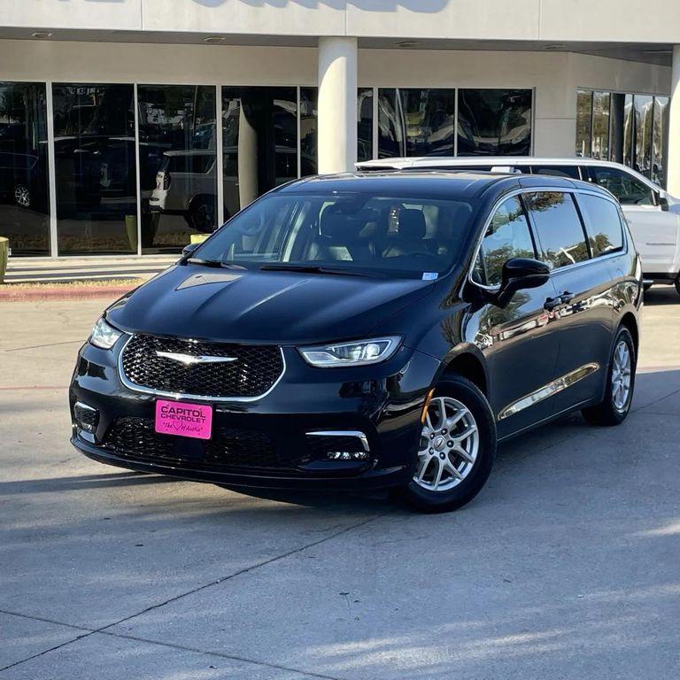 used 2024 Chrysler Pacifica car, priced at $24,300