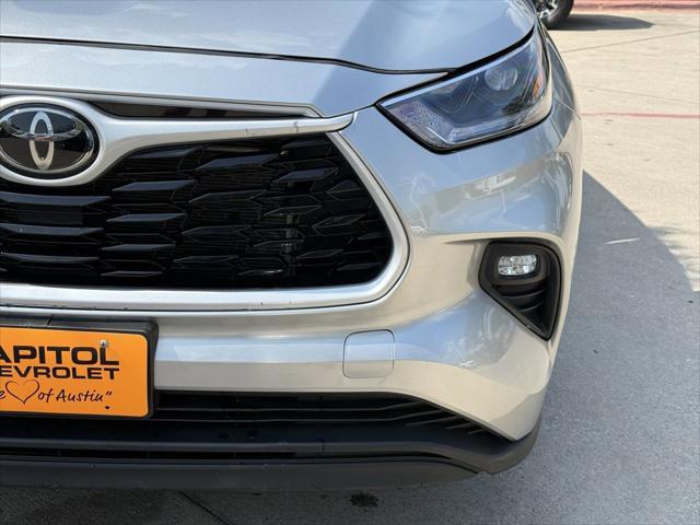 used 2023 Toyota Highlander car, priced at $34,129