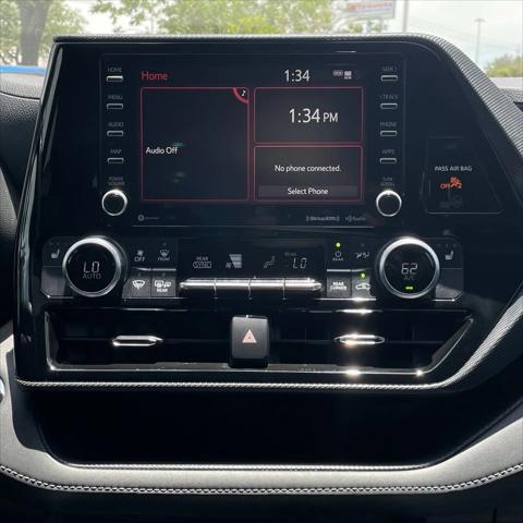 used 2022 Toyota Highlander car, priced at $29,794