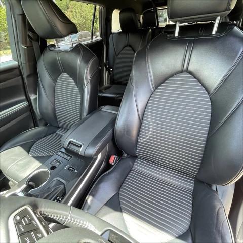 used 2022 Toyota Highlander car, priced at $29,794