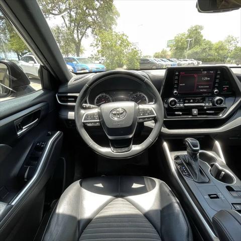 used 2022 Toyota Highlander car, priced at $29,794