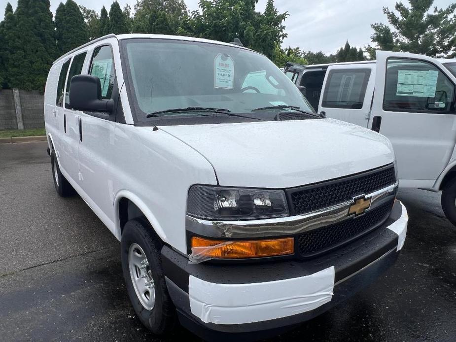 new 2024 Chevrolet Express 2500 car