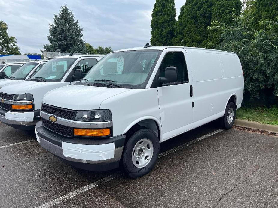 new 2024 Chevrolet Express 2500 car