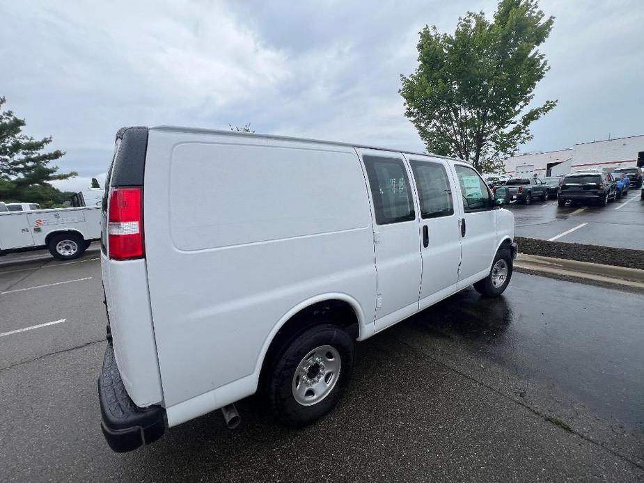 new 2024 Chevrolet Express 2500 car