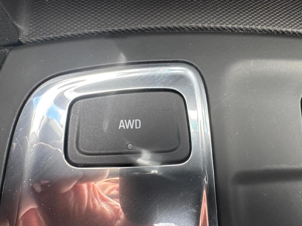 used 2022 Chevrolet Equinox car, priced at $22,480